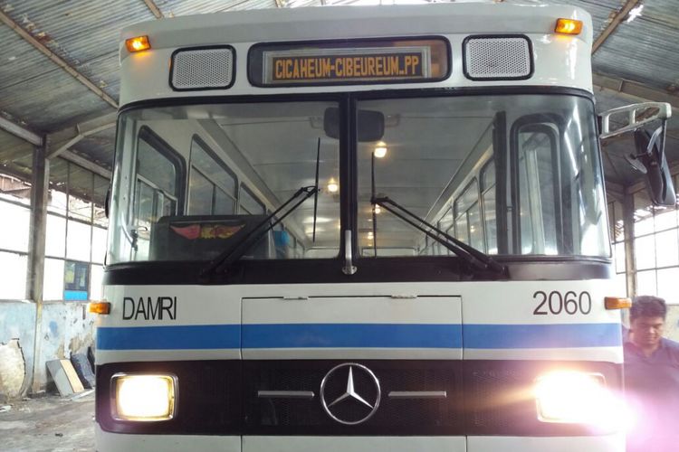 Bus DAMRI kotak legendaris bakal menjadi salah satu kendaraan wisata di Kota Bandung.