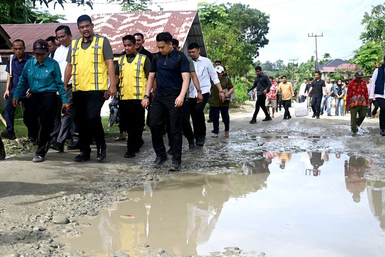 Tinjau Kerusakan Jalan Penghubung di Nias, Bobby Sebut Perbaikan Dimulai Agustus 2026