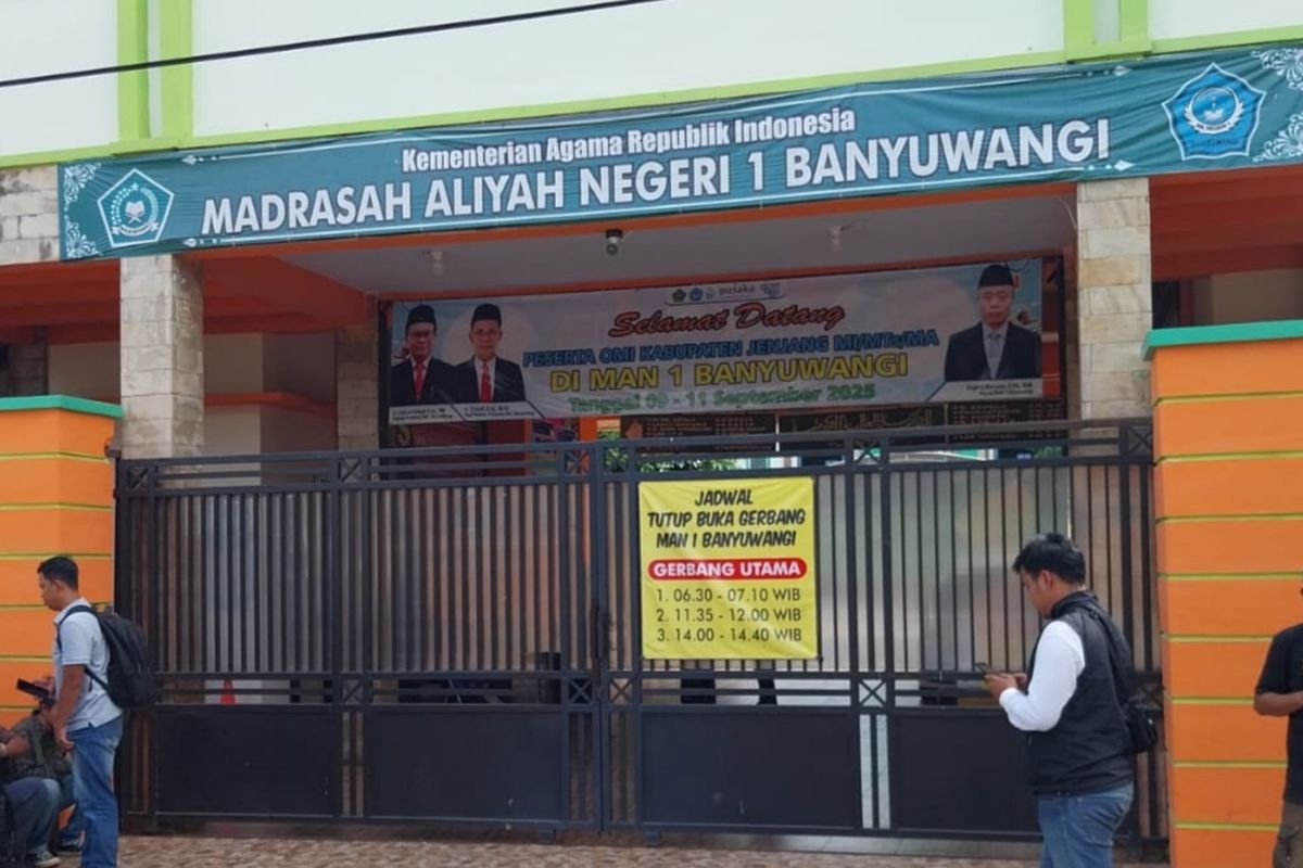 Tampak depan MAN 1 Banyuwangi. 