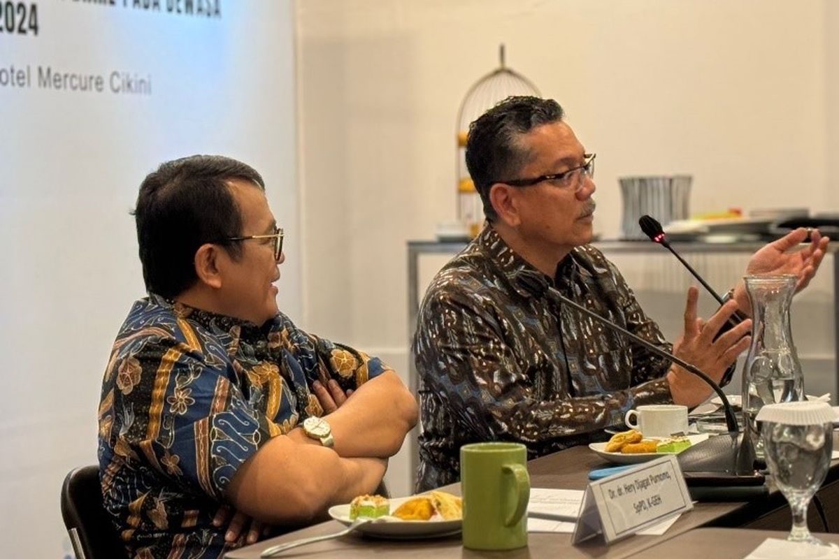 Prof Dr.dr. Ari Fahrial Syam SpPD-KGEH,MMB,FACP,FACG, Ketua PB PGI 2023-2026 (kanan) mengungkapkan sejumlah tantangan yang dihadapi serta harapan ke depan.