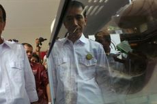 Di Festival Taman, Jokowi Ditawari Kalungkan Ular