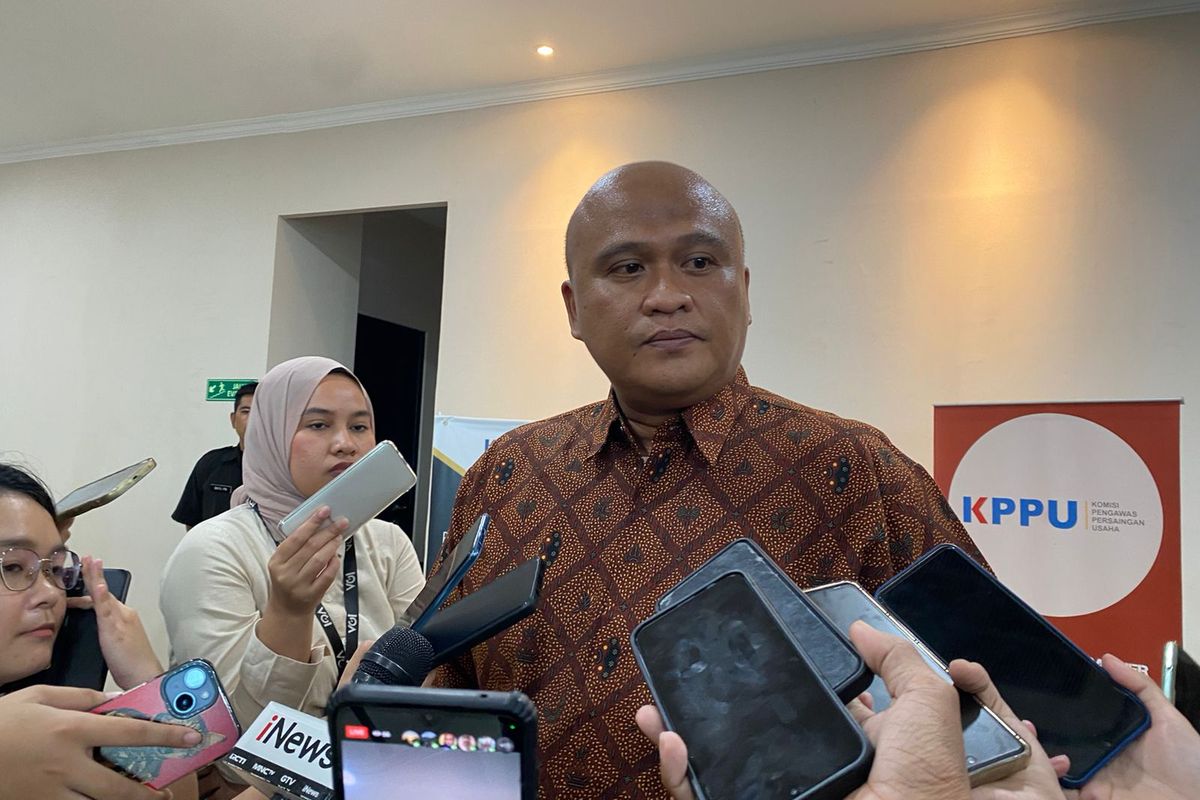 Anggota KPPU Hilman Pudjana usai menghadiri acara FGD Gejolak Harga Pangan Terutama Beras: Penyebab, Dampak, dan Solusi di Jakarta, Rabu (28/2/2024). 