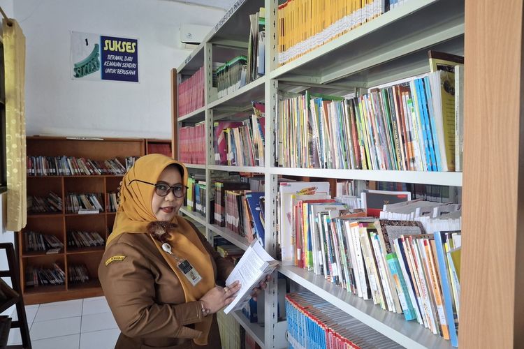 Kiprah Dini Widianti, Sulap Perpustakaan Sekolah Penuh Rayap Jadi Juara Tingkat Nasional