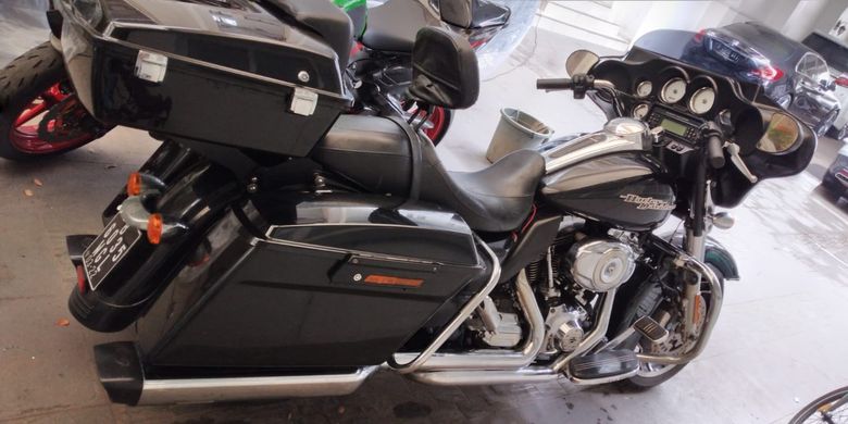 Harley-Davidson Street Glide lansiran 2012 yang akan dilelang.