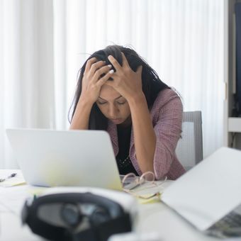 Ilustrasi burnout. Studi terbaru mengungkap bahwa sebagian besar kasus burnout tidak disebabkan oleh pekerjaan, melainkan oleh tekanan hidup sehari-hari.