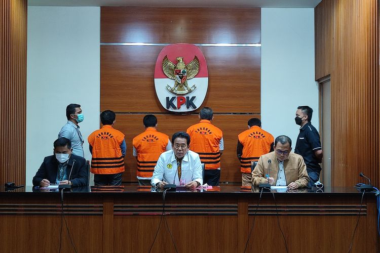 12KPK menetapkan Wakil Ketua DPRD Jawa Timur Sahat Tua P. Simandjuntak sebagai tersangka dugaan suap alokasi dana hibah yang bersumber dari APBD, Kamis (14/12/2022).