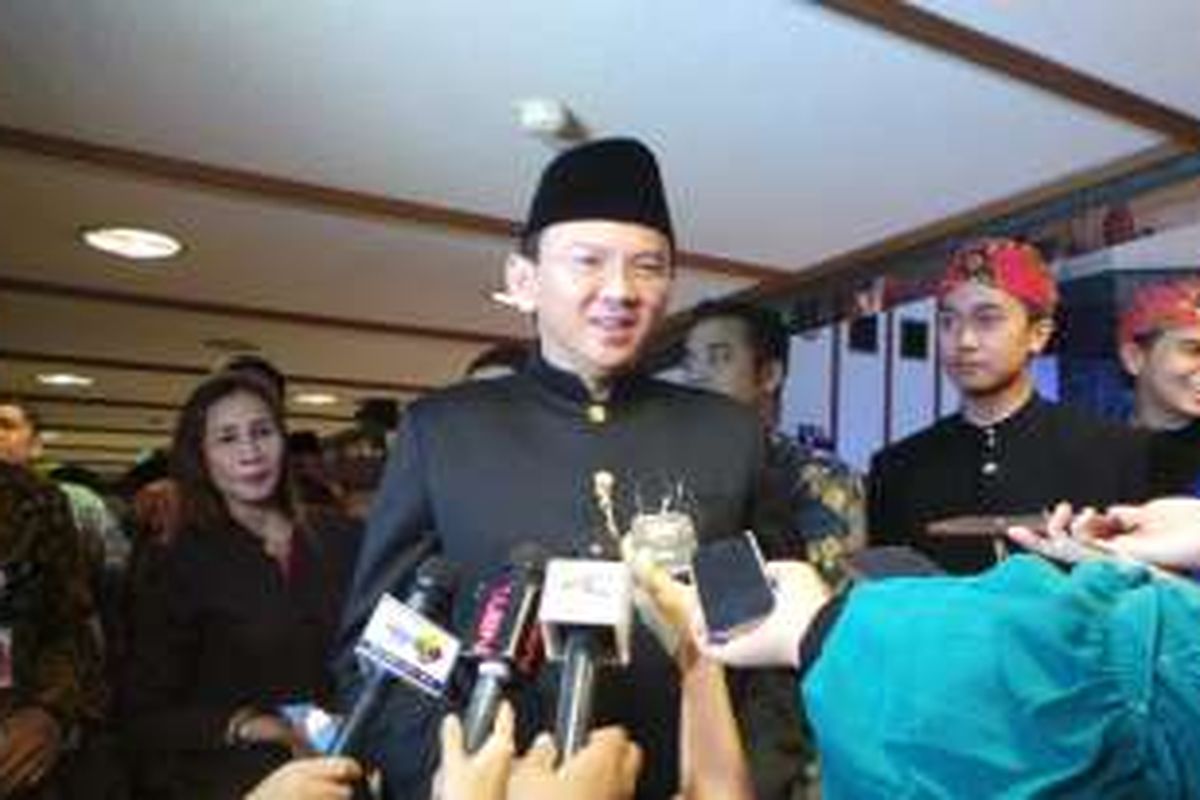 Gubernur DKI Jakarta Basuki Tjahaja Purnama pakai baju serong khas Betawi