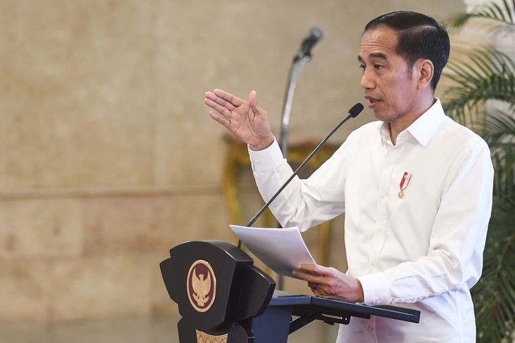 Presiden Joko Widodo memberikan arahan pada Rakornas Pengendalian Kebakaran Hutan dan Lahan 2020 di Istana Negara, Jakarta, Kamis (6/2/2020). Dalam Rakornas tersebut Presiden Joko Widodo meminta aparat penegak hukum, pemerintah daerah dan instansi terkait untuk memperketat pengawasan potensi adanya kebakaran hutan dan lahan terutama di daerah-daerah yang rawan. ANTARA FOTO/Hafidz Mubarak A/aww.