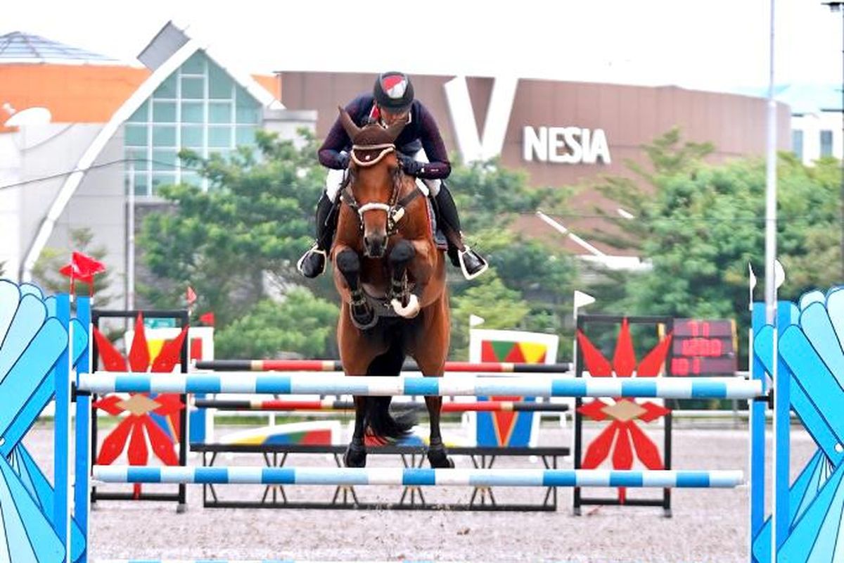Federation Equestrian International (FEI) Jumping Challenge 2022 yang diselenggarakan oleh Equinara Horse Sport, digelar di Jakarta International Equestrian Park Pulomas (JIEPP), Minggu (26/6/2022).