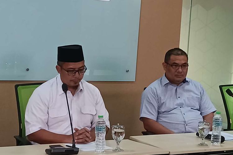 Presiden Aksi Cepat Tanggap (ACT) Ibnu Khajar (kanan) saat konferensi pers di Menara 165, Tb Simatupang, Jakarta Selatan, Senin (4/7/2022).