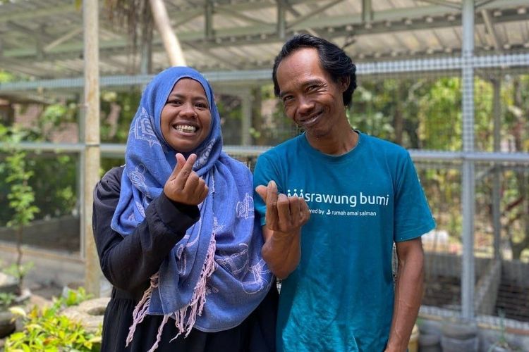 Kisah Pasutri di Bantul, Mengabdikan Diri Rawat Lansia dan Disabilitas