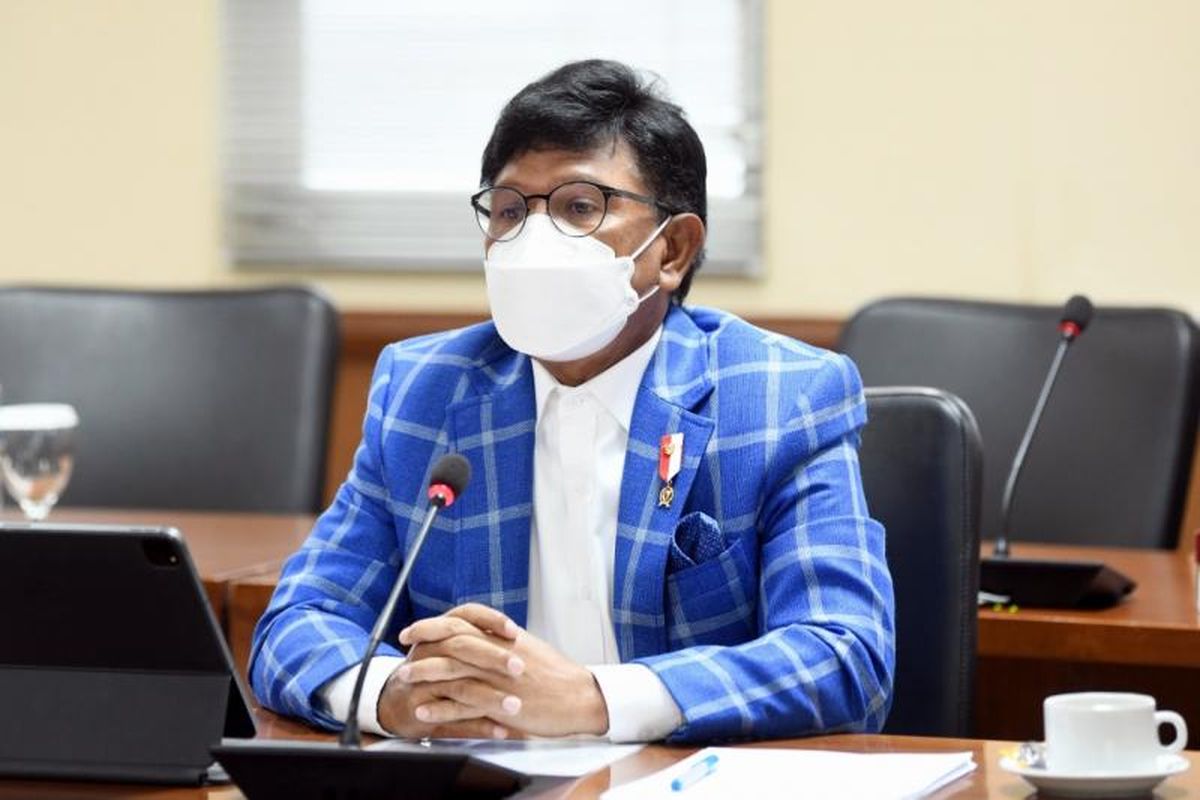 Menteri Komunikasi dan Informatika (Menkominfo) Johnny Gerard Plate dalam Rapat Kerja bersama Panitia Perancang Undang-Undang DPD RI menenai RUU SPBE, yang berlangsung secara hibrida dari Kantor DPD RI, Senayan, Jakarta Selatan, Rabu (01/12/2021). 
