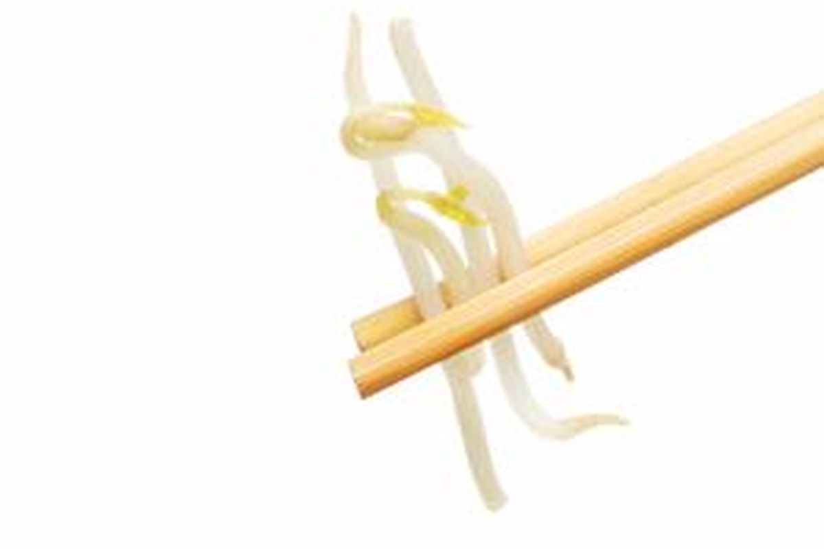 Tauge mengandung silika yang bisa membantu penyerapan vitamin dan mineral dalam tubuh. 