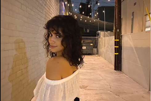 Camila Cabello Potong Pendek Rambutnya, Cocok Enggak?