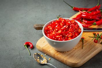 5 Daftar Jajanan Pedas Kekinian yang Hits dan Siap Bikin Kamu Ketagihan