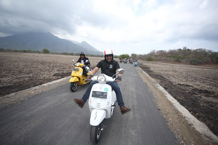 Jalan mulus di kawasan Taman Nasional Baluran menambah kenikmatan dalam mengendarai vespa. 