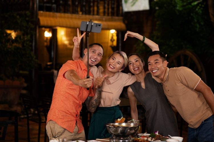 4 Zodiak yang Paling Menyenangkan, Selalu Membawa Good Vibes