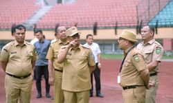 Pantau Kondisi Sarpras, Pj Gubri Rahman Hadi Tinjau Stadion Utama Riau