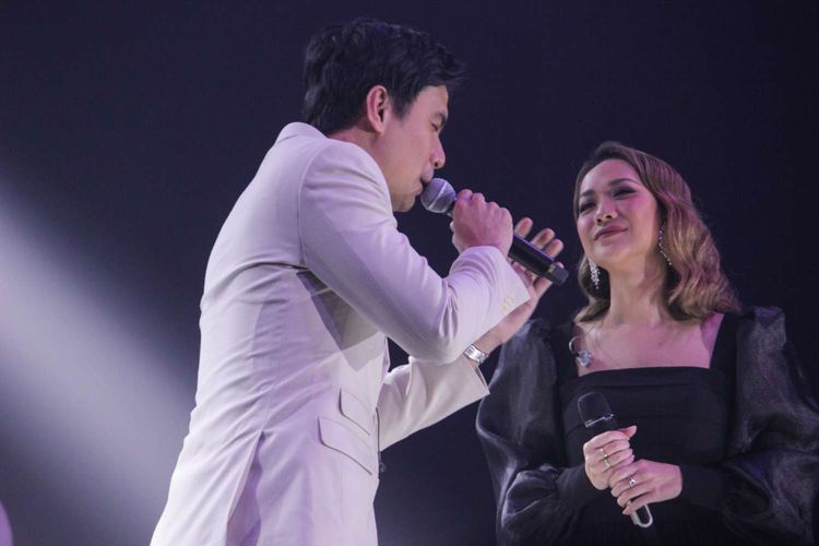 Christian Bautista dan Bunga Citra Lestari saat tampil di acara Romantic Valentine concert with Ronan keating di Hotel Pullman Central Park, Jakarta Barat Sabtu(29/2/2020).