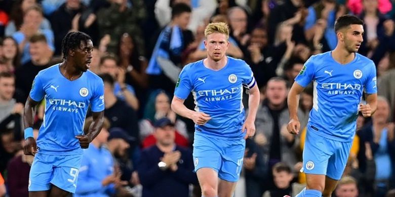 Kevin De Bruyne (tengah) setelah mencetak gol dalam pertandingan Man City vs Wycombe pada putaran ketiga Piala Liga Inggris di Stadion Etihad, Rabu (22/9/2021) dini hari WIB.