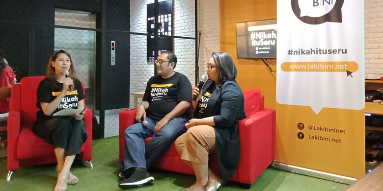 Founder lakibini.net, Arief Junor dan Agnes Aninditya Kumala Aprilia dalam peluncuran situsnya di Jakarta, Senin (3/4/2018).