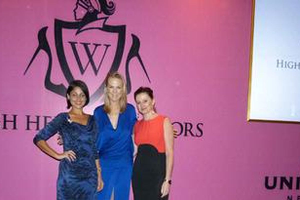 High Heeled Warriors merupakan simbol dari perempuan urban yang mapan di Asia yang berorientasi pada karier, memiliki ambisi, punya ekspektasi tinggi, kuat, sekaligus mencintai tradisi dan budaya, dan tak ingin kehilangan identitasnya