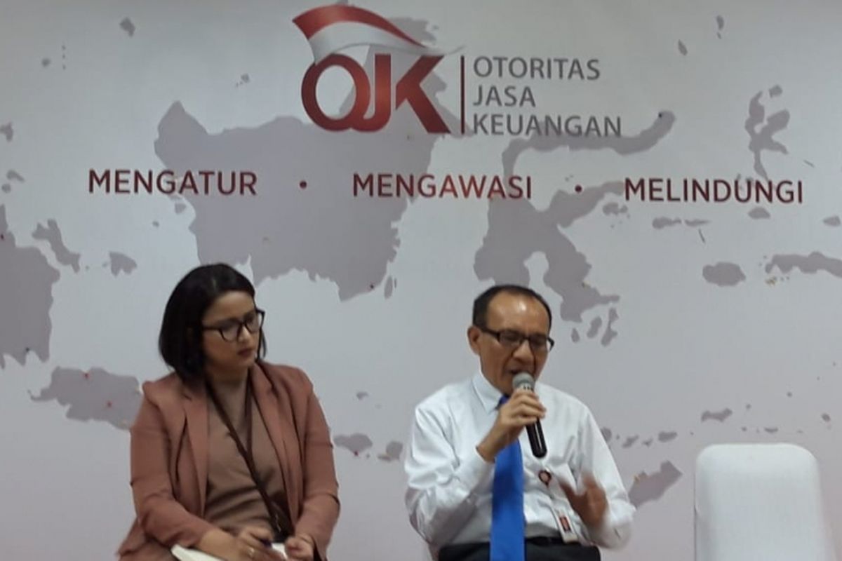 Juru Bicara OJK Sekar Putih Djarot dan Ketua Satgas Waspada Investasi Tongam L Tobing di Jakarta, Rsbu 