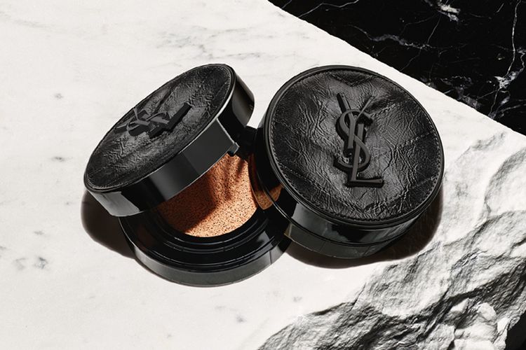 Le Cushion Encre De Peau Over Noir Limited Edition dari YSL Beauty.