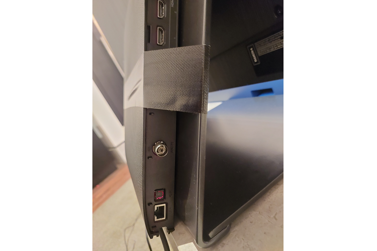 Berbagai port yang terletak di aksesori Attachable Slim One Connect untuk Samsung Neo QLED 8K TV