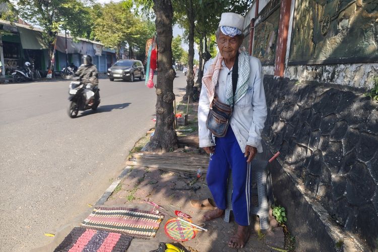 Kisah Kakek Saweri, Tetap Banting Tulang demi 3 Anaknya