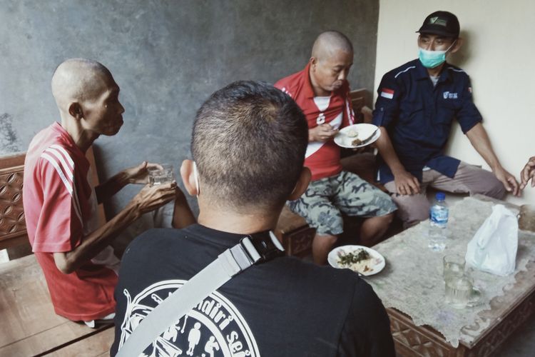 Layanan Kesehatan Cuma-cuma (LKC) Dompet Dhuafa (DD) Yogyakarta bersama Sapadifa menyelenggarakan serangkaian kegiatan sebagai bentuk kepedulian untuk ODGJ di wilayah Bantul, Sabtu (5/11/2022).