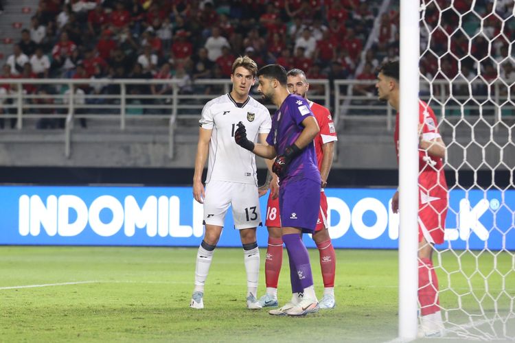 Mauro Zijlstra (13) beraksi dalam laga FIFA Matchday Timnas Indonesia vs Lebanon yang digelar di Stadion Gelora Bung Tomo, Surabaya, Senin (8/9/2025).