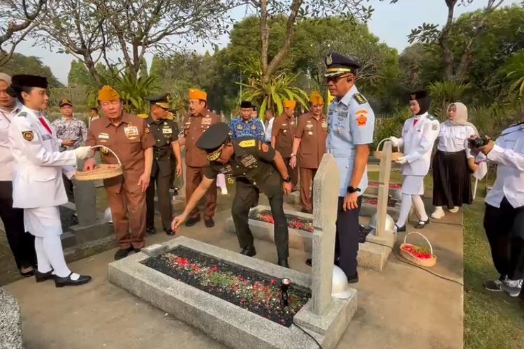 Hari Veteran 2026, Para Veteran Ziarahi TMP Kalibata, Salah Satunya Makam Jenderal Ahmad Yani