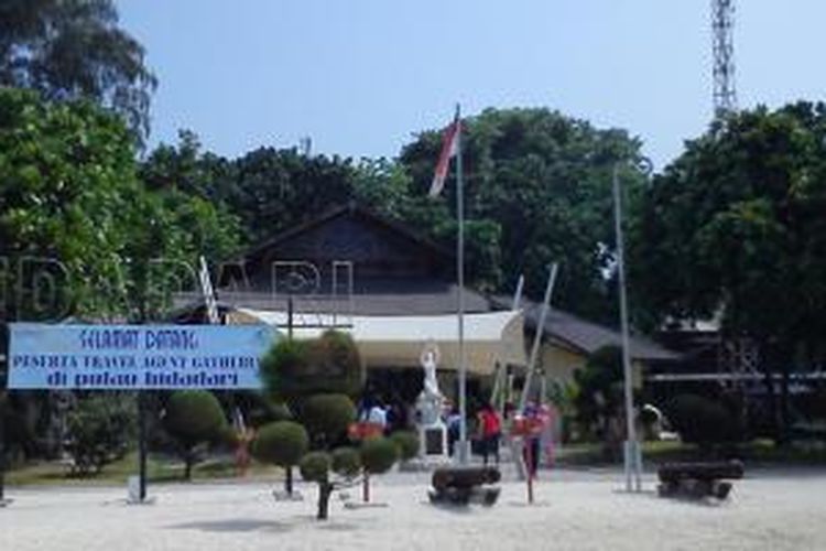 Pulau Bidadari, merupakan salah satu pulau dari gugusan Kepulauan Seribu. Pulau Bidadari merupakan pulau terdekat dengan Jakarta yang bisa dicapai hanya dalam waktu 20 menit menggunakan speedboat.