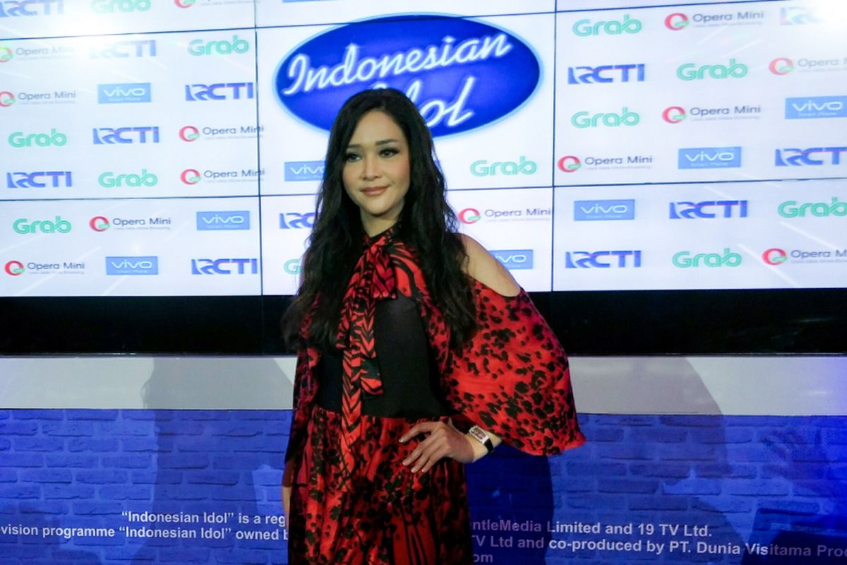 Artis musik Maia Estianty dalam jumpa pers Indonesian Idol season 9 di MNC TV Studios, Kebon Jeruk, Jakarta Barat, Rabu (13/12/2017).