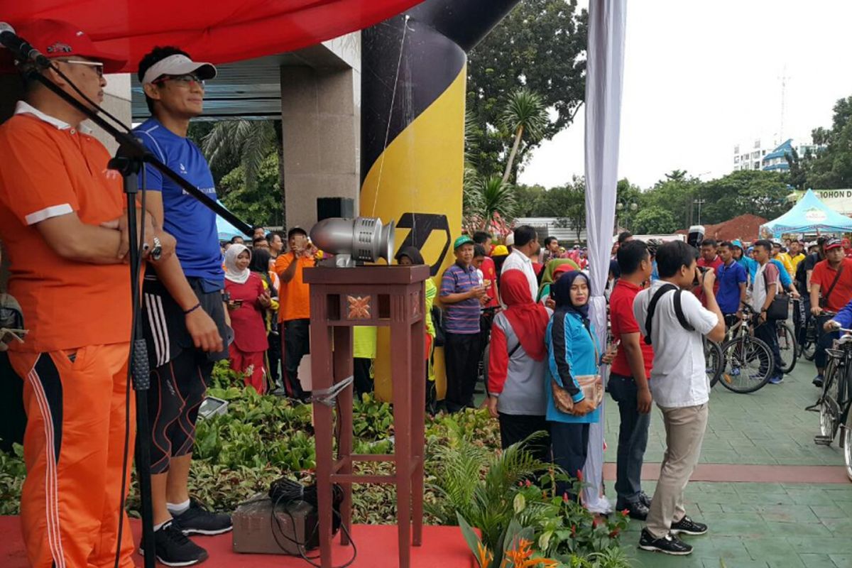 Wakil Gubernur DKI Jakarta, Sandiaga S Uno melepas para peserta CFD JLNT Antasari.