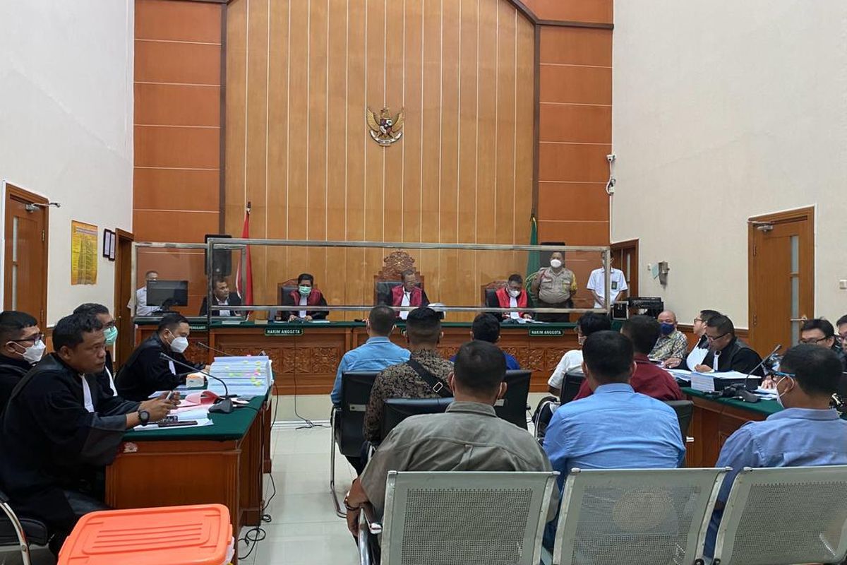 Sebanyak delapan saksi dihadirkan dalam sidang pembuktian terdakwa peredaran narkoba jenis sabu, Irjen Teddy Minahasa di Pengadilan Negeri (PN) Jakarta Barat, Senin (13/2/2023). 
