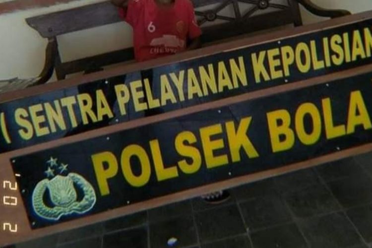 Aparat kepolisian Polsek Bola, Kabupaten Wajo, Sulawesi Selatan meringkus seorang pedagang emas lantaran membuat laporan palsu atas perampokan terhadap dirinya. Kamis, (16/2/2023).