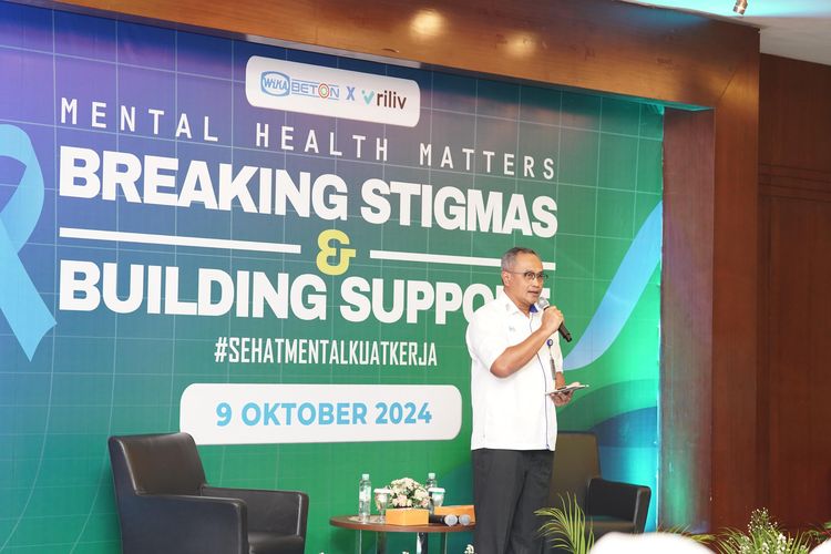 Direktur Operasi and Supply Chain Management WIKA Beton, Agus Pramono dalam seminar tentang kesehatan mental yang perdana digelar di Jakarta, Rabu (9/10/2024). 
