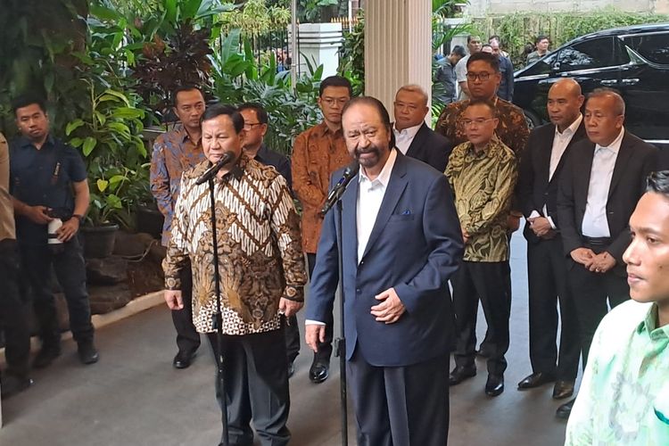 Presiden terpilih Prabowo Subianto bertemu Ketua Umum Partai Nasdem Surya Paloh di rumah Prabowo, Jalan Kertanegara, Jakarta Selatan, Kamis (25/4/2024). 