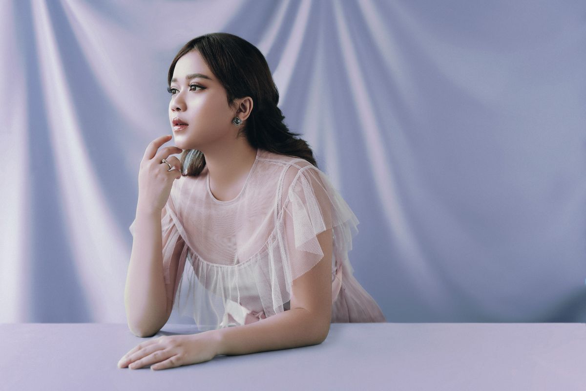 Penyanyi Brisia Jodie di album perdana pertamanya Kisahku