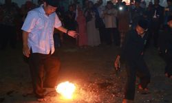 Ketika Wali Kota Semarang Bermain Sepak Bola Api