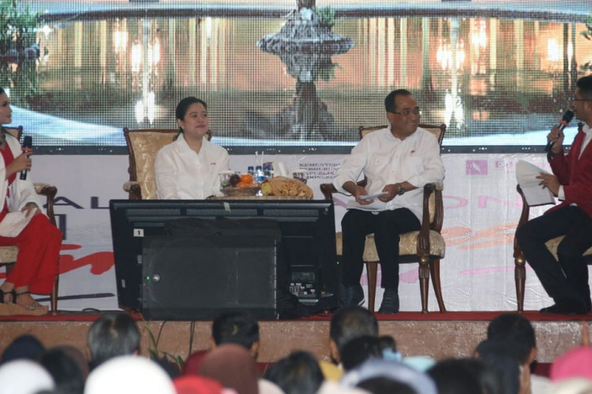 Menteri Koordinator Pembangunan Manusia dan Kebudayaan (Menko PMK) hadir bersama Menteri Perhubungan  Budi Karya Sumadi dalam acara Dialog Nasional Indonesia Maju di Diamond Solo Convention Center, Surakarta, Sabtu pagi (10/11/18). 