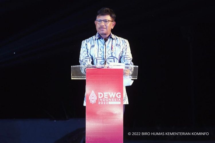 Menteri Komunikasi dan Informatika (Menkominfo) Johnny Gerard Plate memberikan sambutan pada Gala Dinner bersama Delegasi DEWG G20 di Candi Prambanan, Sleman, Yogyakarta, Rabu (18/5/2022).