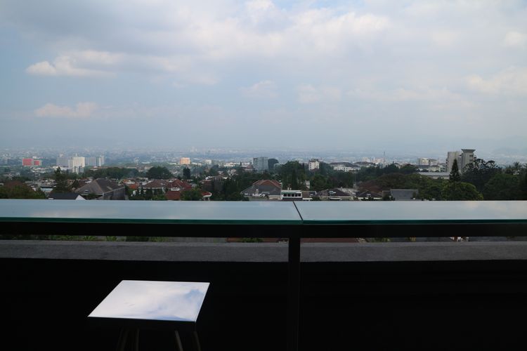 Pemandangan kota Bandung dari Restoran Belle Vue, GH Universal Hotel Bandung