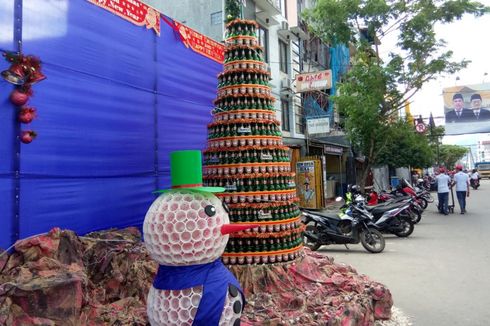 Kreasi Tukang Ojek di Ambon, Pohon Natal Ini Dibuat dari Ratusan Botol Bir Bekas