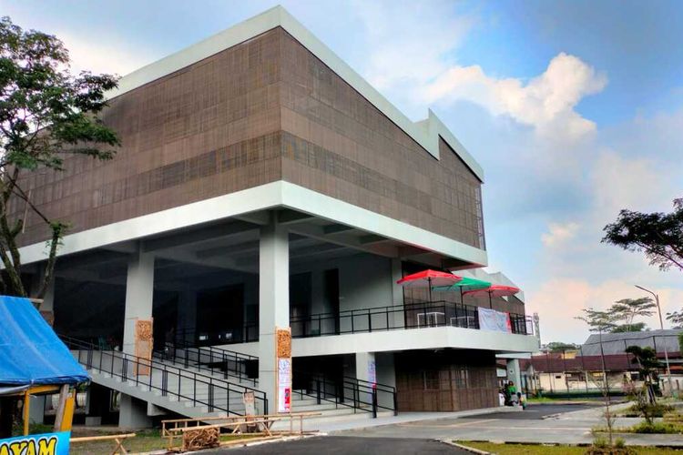 Gedung Creative Center (GCC) Kota Tasikmalaya, Jawa Barat, pembangunannya ditemukan oleh hasil pemeriksaan BPK memakai lift bekas yang membahayakan penggunanya, Rabu (10/5/2023).