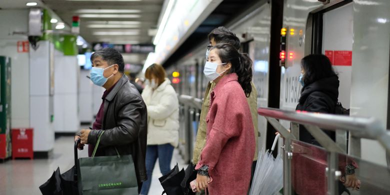 Ilustrasi: aktivitas warga di China pada Januari 2020 saat wabah virus corona merebak.