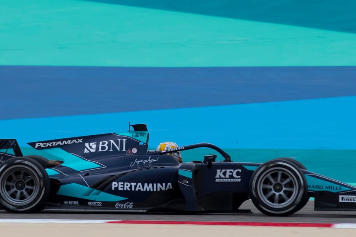 Pebalap asal Indonesia, Sea Gelael, saat tampil pada rangkaian seri ke-11 Formula 2 di Sirkuit Sakhir, Bahrain, Jumat (27/11/2020).