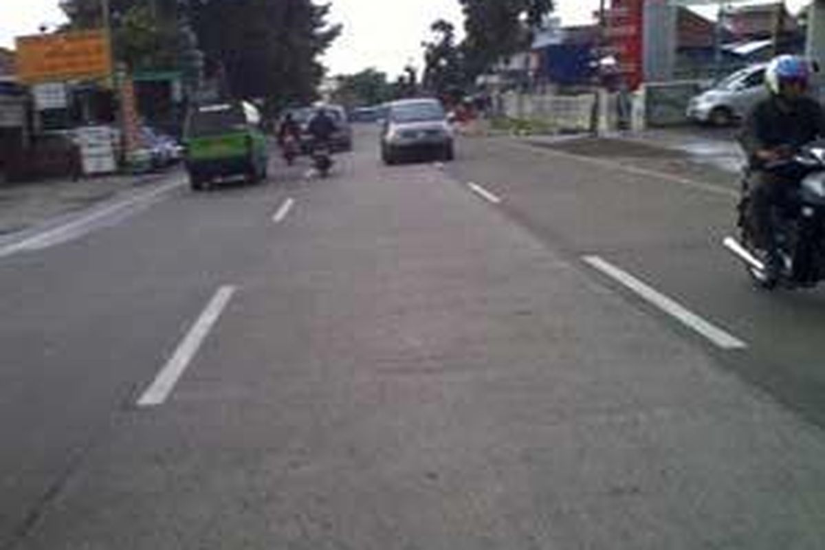 Marka pemisah jalur lintasan kendaraan di Jalan Raya Tajur Kota Bogor dinilai Dinas Perhubungan Komunikasi dan Informatika Kota Bogor membahayakan pengguna jalan tersebut. Pemko Bogor berharap Departemen PU yang punya proyek pembangunan jalan dan pembuatan marka jalan segera memperbaiki atau mengubah marka jalan tersebut.